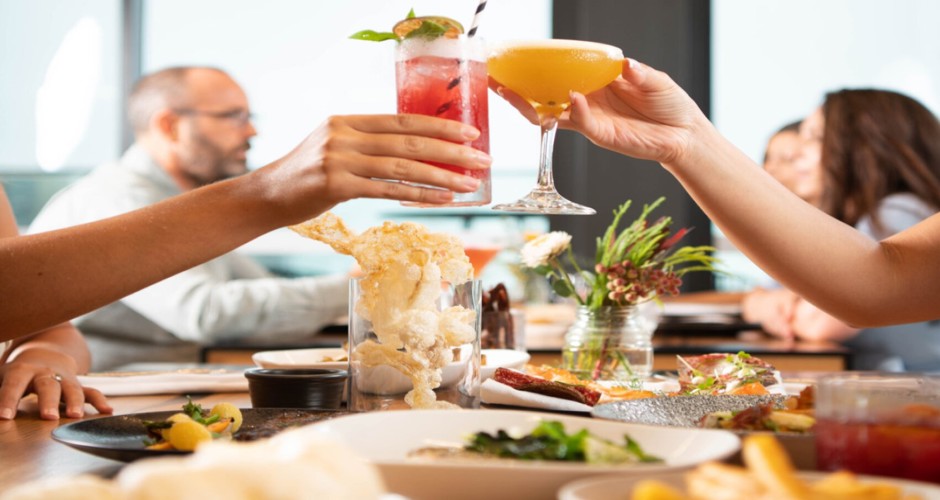 Above 8 Bar & Lounge - 3