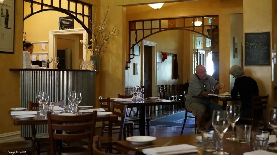 Inside Dining of 1918 Bistro and Grill Restaurant