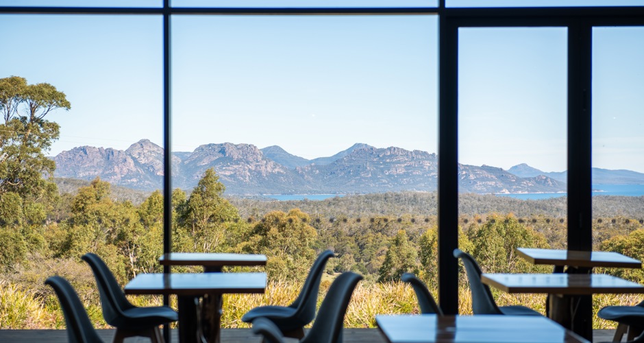 Mount Paul Lounge at Freycinet Resort - 2
