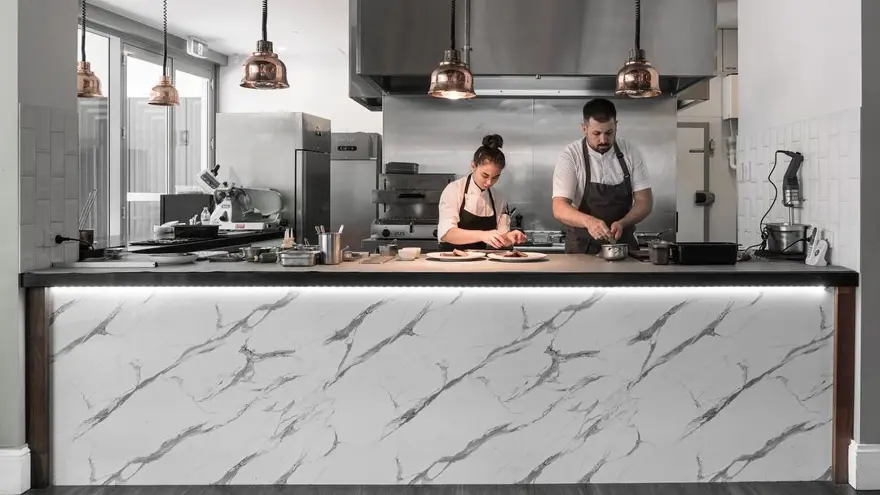 restaurant-dan-arnold-open-bar.jpg