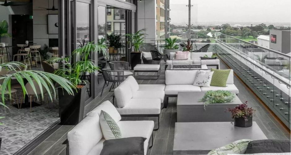 Above 8 Bar & Lounge - 1