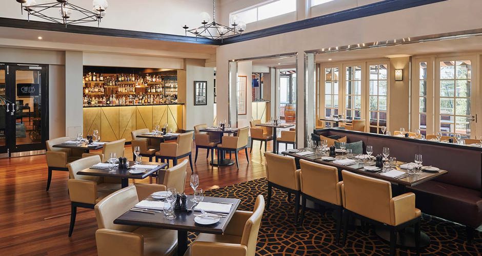 Chifley's Bar and Grill at Hotel Kurrajong - 6