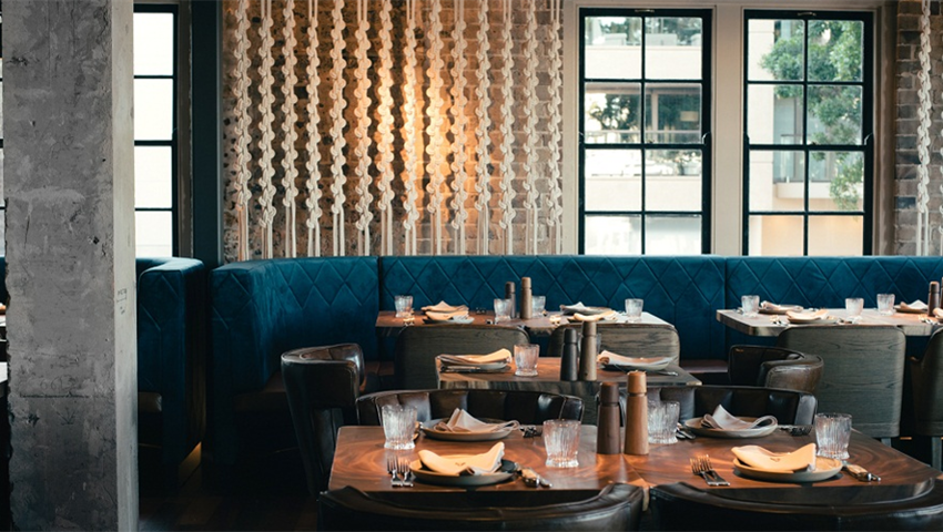 6Head Restaurant Large Dining Space