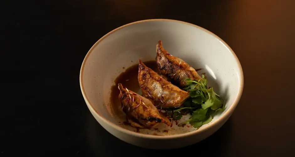 Hizola's Kitchen and Bar - 3